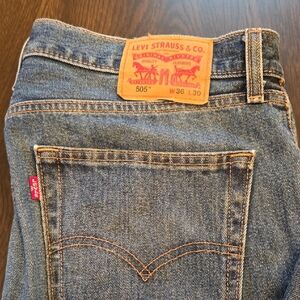 Levi's Straight Fit Jeans in Classic Blue